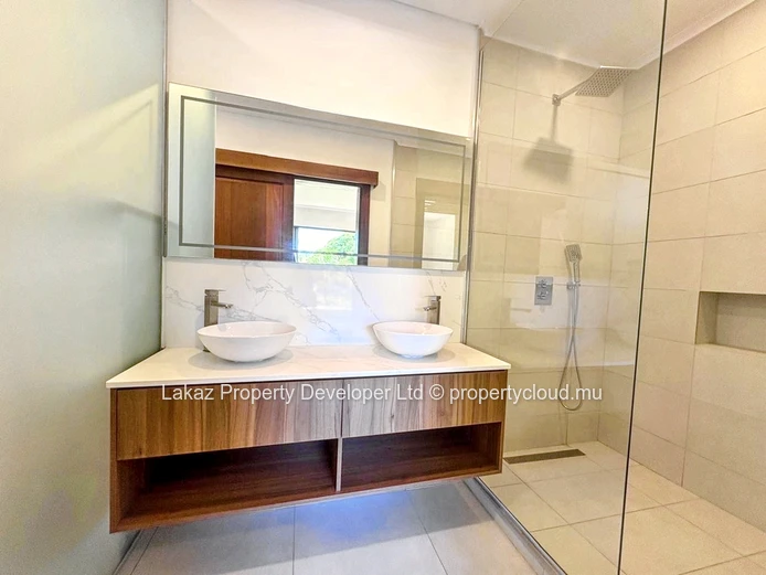Luxurious 3-Bedroom Apartment in Pointe aux Canonniers - accessible for Foreigners