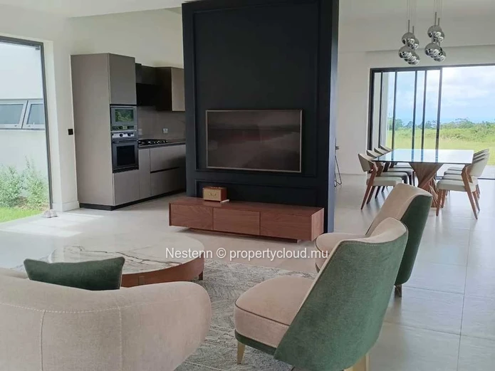 285 m2 villa on 1000 m2 of garden in the heart of nature