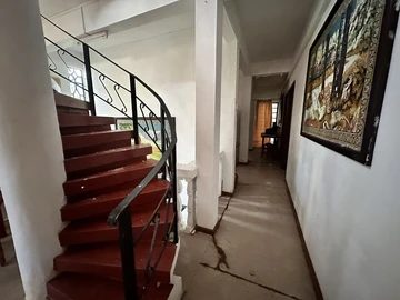 6 Bedroom House