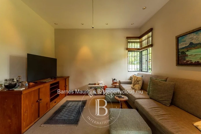 VACOAS - Exceptional Family Home with Timeless Charm – 5 bedrooms