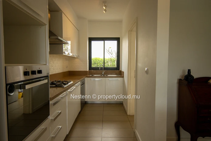 Appartement meublé au rez-de-chaussée avec 3 chambres et jardin 