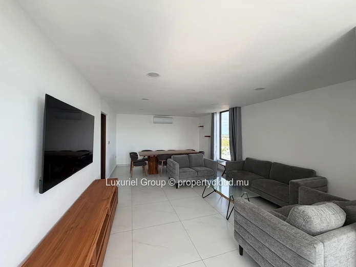 Beautiful Penthouse For Rent In Grand Baie – Stunning Views & Private Rooftop Pool
