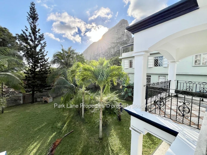 Grande Villa Familiale à Vendre à Quatre Bornes
