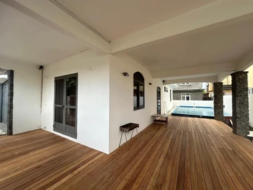 5 Bedroom Villa