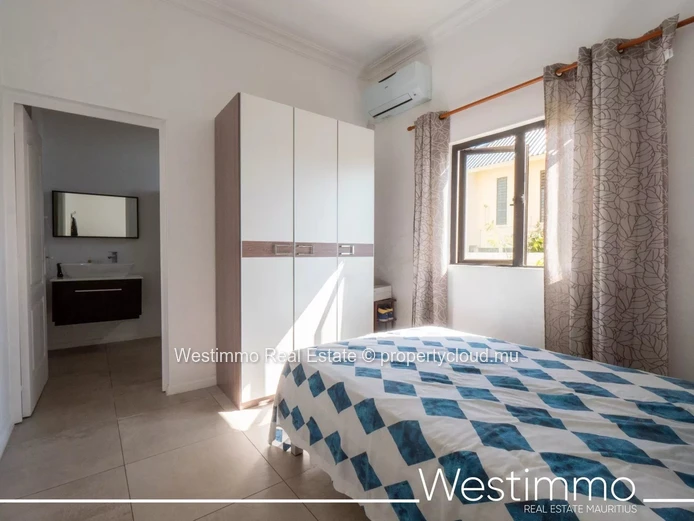 4-bedroom house with cinema and pool for rent in Flic en Flac
