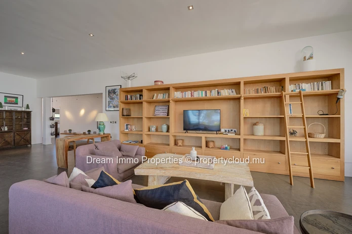 Sublime 3 Bedroom Beachfront Penthouse In Pereybere - Mauritius