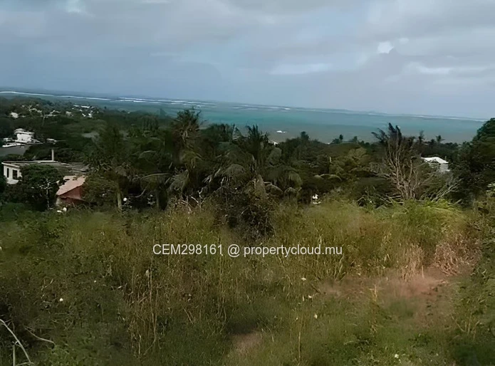 1,32 arpents de terrain agricole à vendre à Trou d'Eau Douce