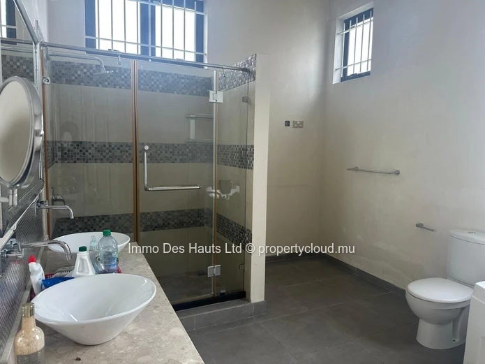 For Rent | Spacious Two-Level House In Vacoas-Phoenix