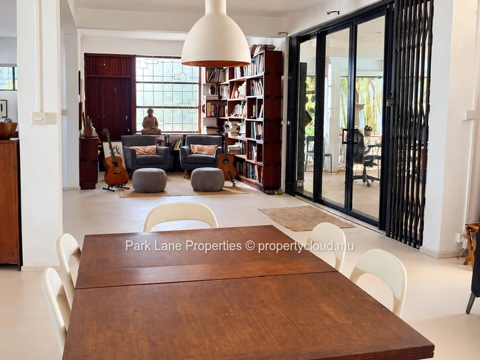 Spacieuse maison de 4 chambres avec piscine et grand jardin