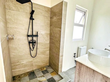 Luxurious 5-Bed Oasis with Pool in Pereybere, Grand Baie