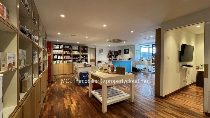 Bureau de 152 m² à vendre à Ébène