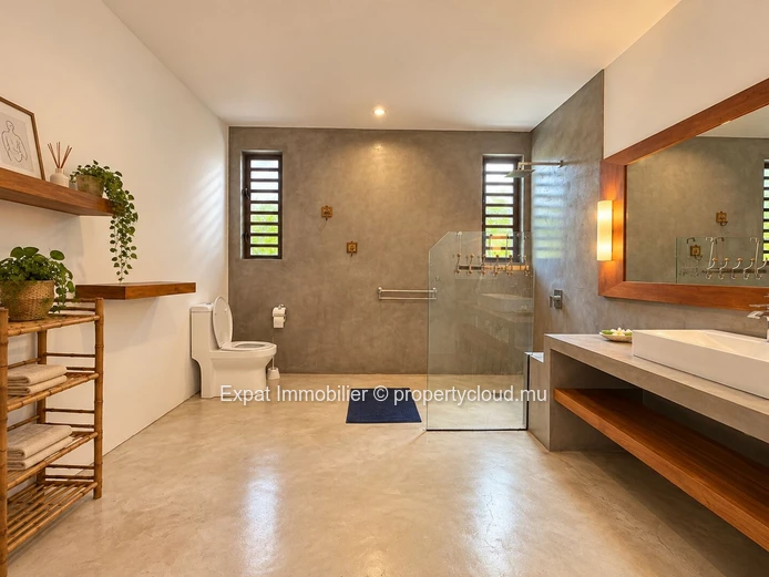 Stunning Renovated 3-Bedroom Ensuite Villa with Private Pool – Pereybere