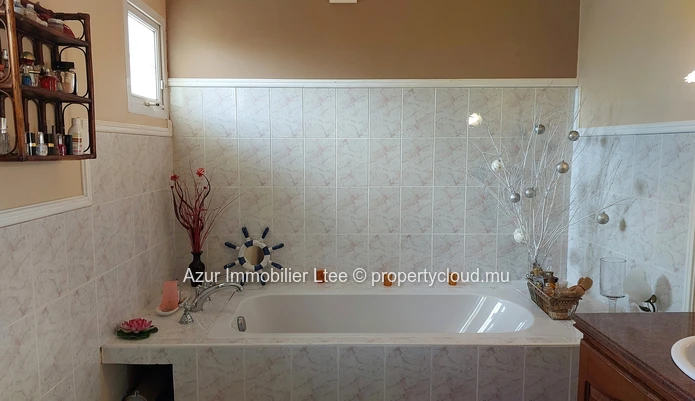 FLOREAL: 4-bedroom house