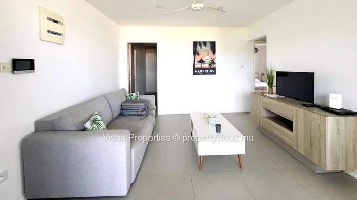 Building for sale in Trou aux Biches, 780m² living space, 671m² of land, shared pool, close to the beach and shops, 8...