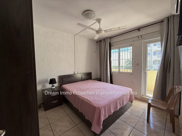 Spacieux triplex meublé de 3 chambres avec jardin privé à Flic en Flac – Ile Maurice