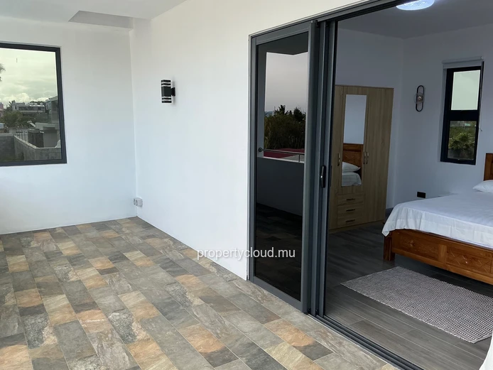 À LOUER – Superbe villa moderne avec piscine chauffée et couverte à Calodyne ?? Villa neuve de 200 m² – 3 chambres + ...