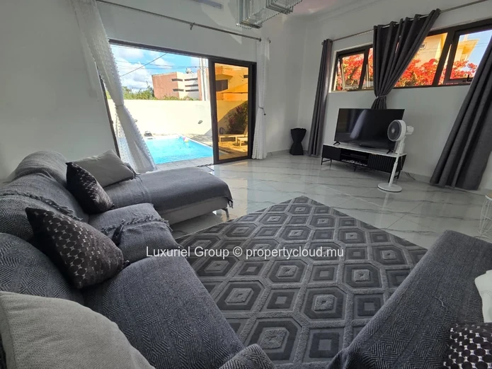Charmante Villa 2 Chambres avec Piscine et Jardin