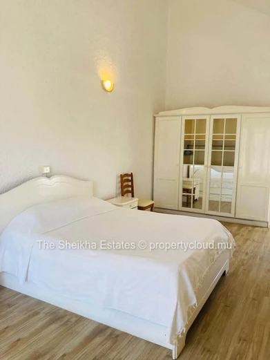 Charmant Triplex de 4 Chambres à Louer | Flic en Flac | 
