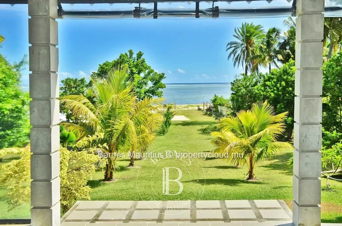 RIAMBEL- Propriété pieds dans l'eau - 3 Villas