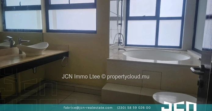 Vivez au sommet – Penthouse d’exception à louer à Phoenix