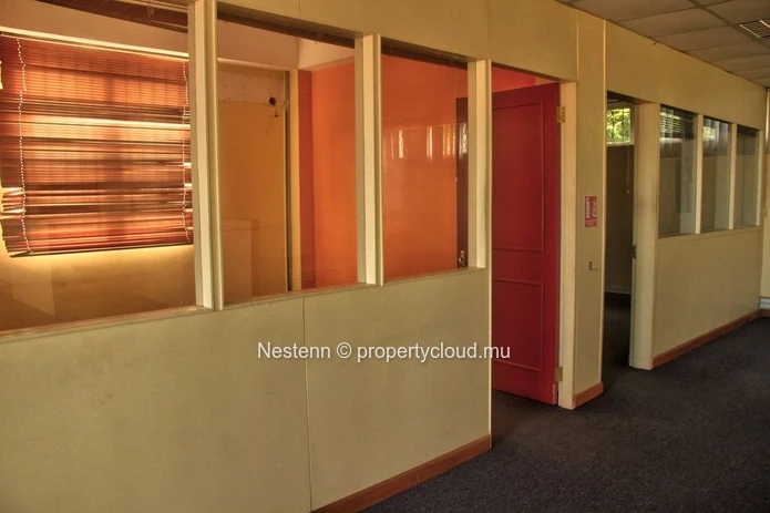 Traditional office of 180 m²