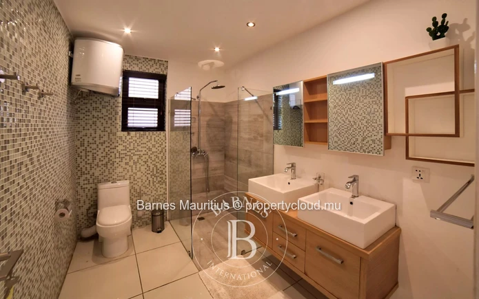 BLACK RIVER - 4 bedrooms sea view penthouse