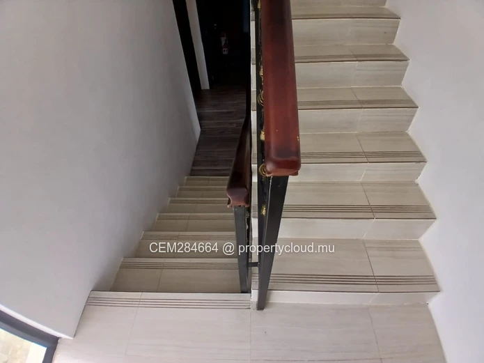 Exquisite Individual House for Rent in Albion