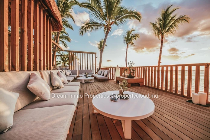 Luxury Penthouse With Beach Access & 5* Hotel Services In Flic En Flac – Mauritius 