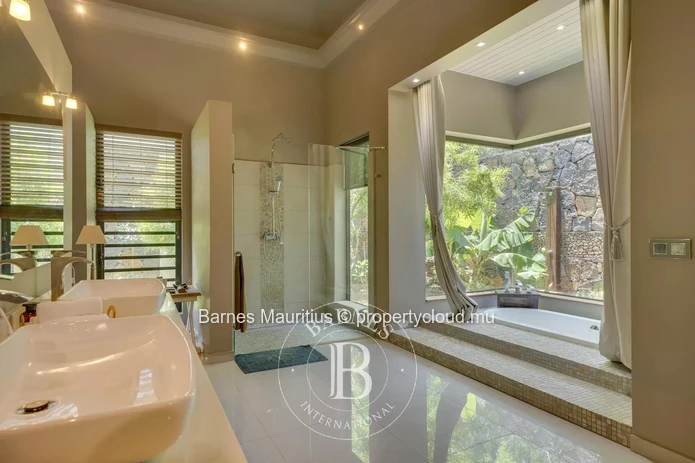 GRAND BAIE - Villa high standing - 5 bedrooms