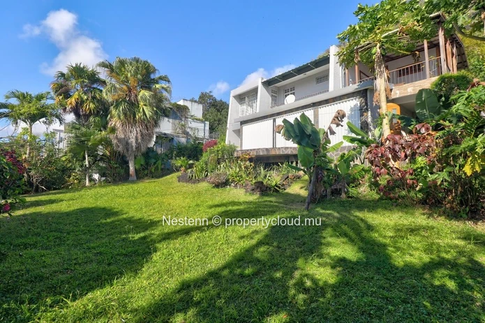 Spacieuse villa traditionnelle en triplex à Sodnac avec 4 chambres, vue sur la mer et la montagne, proche des commodi...