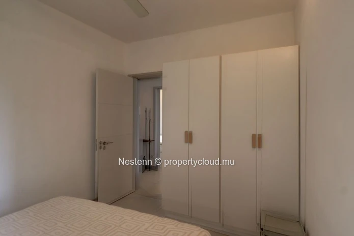 Modern 2-bedroom apartment in Moka , fully equipped kitchen, air conditioning, and close to amenities.