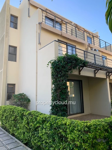 Flic en Flac location d'un triplex de 3 chambres avec piscine et vue dégagée sur Flic en Flac