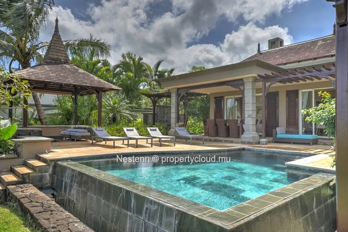 Villa d'exception avec vue mer et accès plage
