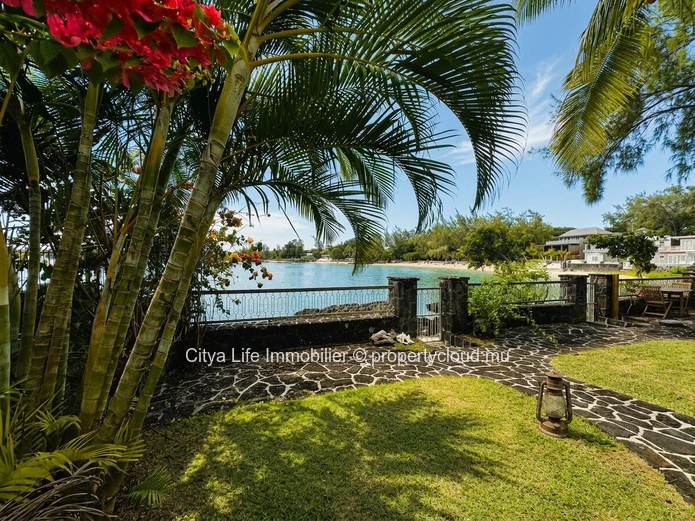 Modern 4-Bedroom Triplex with Office to Rent in Pereybere