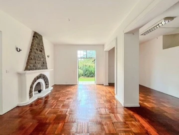 6 Bedroom House