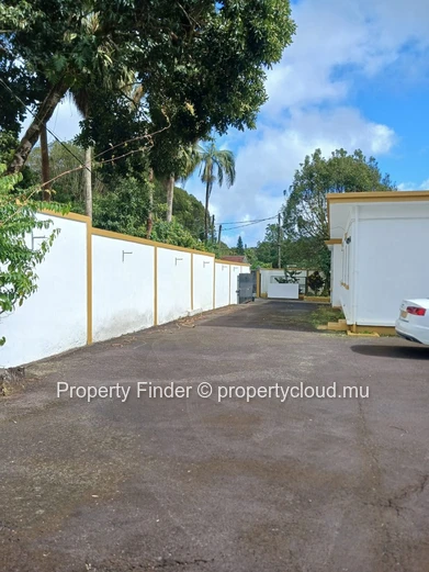 Curepipe House - A Cultural Sanctuary with Garden Views