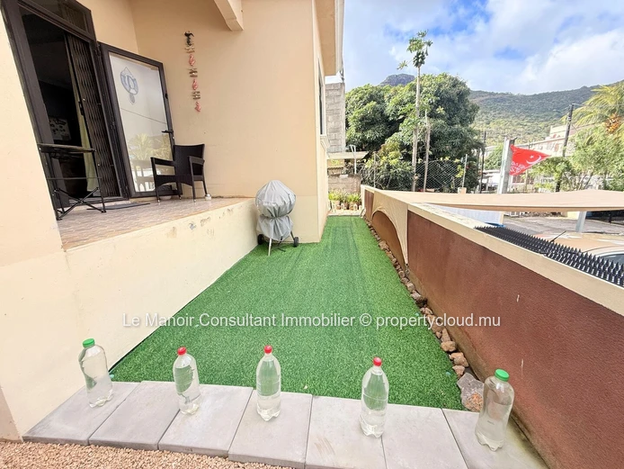 Appartement avec un jardin privatif a pailles- Proximité de toutes commodités.