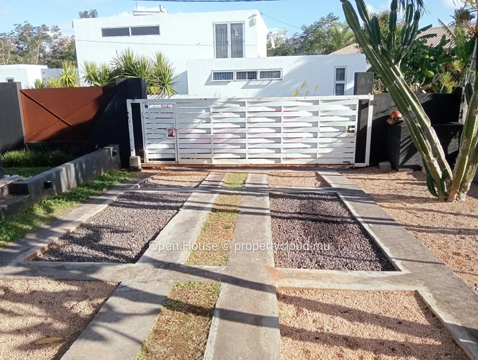 Villa 4 chambres de 365 m² à vendre à Balaclava avec jardin