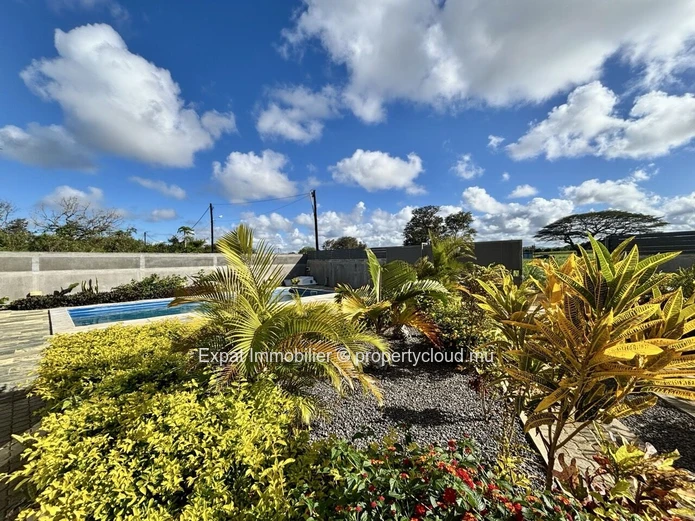 3-Bedroom Flat Overlooking The Garden And Swimming Pool – Near Azuri