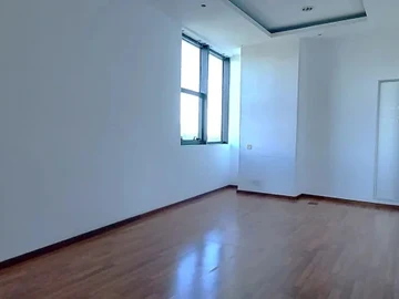 Bureau de 7 Chambres