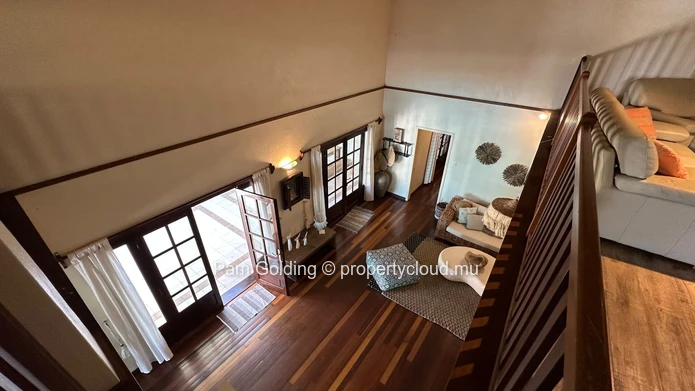 Spacious 300 m² Family Villa for Rent – Petit Village