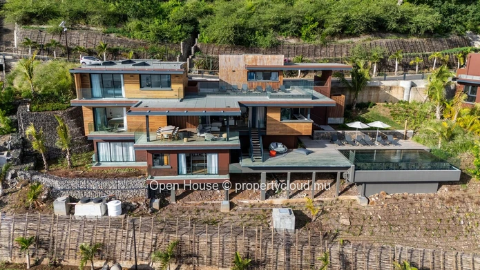 VILLA PDS à vendre à Tamarin, surface de 455m², 4 chambres, piscine.