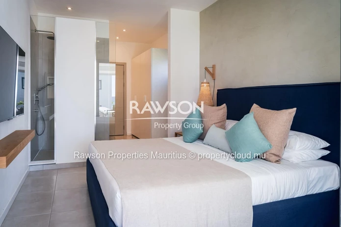 3 Bedroom Beachfront Apartment | Pool And Garden | Poste Lafayette | Lease Hold