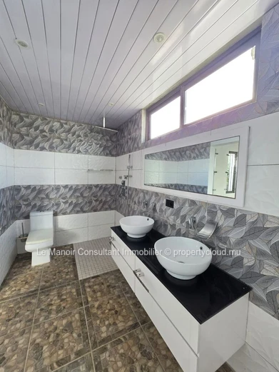 Villa 5 chambres à vendre à Vacoas, 210 m² habitables