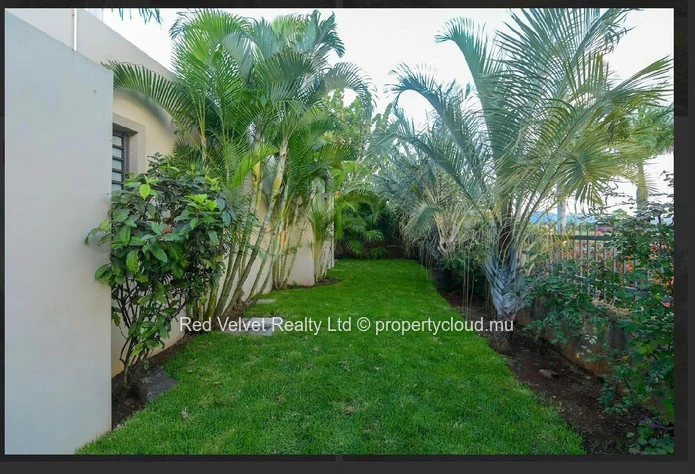 Villa meublée à louer à Balaclava, 260m², terrain de 844m², 3 chambres, air conditionné, balcon, plage, garage, proch...