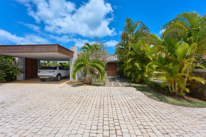 Villa 3 chambres 346 m² sur 1 748 m² à vendre – Balaclava