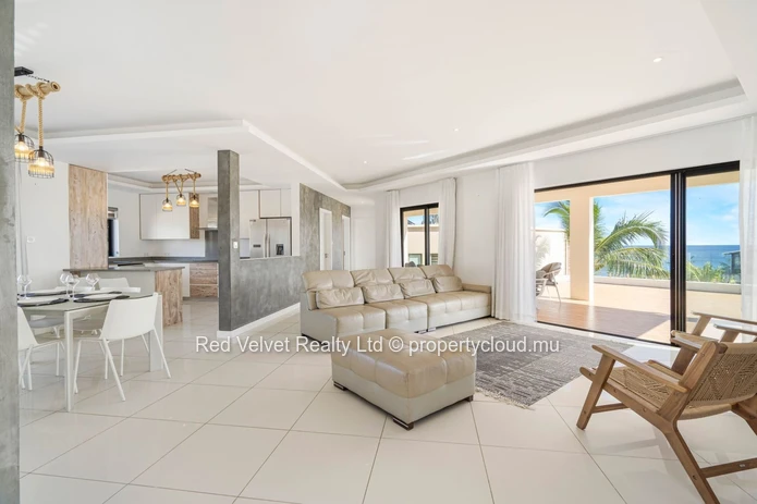 Beachfront Penthouse with Sea View – 3 Bedrooms – Flic en Flac