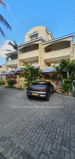 Spacious family Penthouse just minutes from the  sea