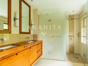 5 Bedroom Villa