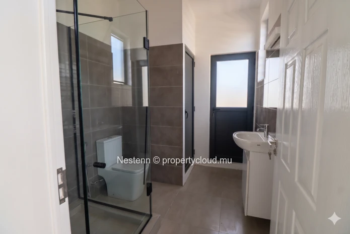 Modern 3-bedroom penthouse in residence